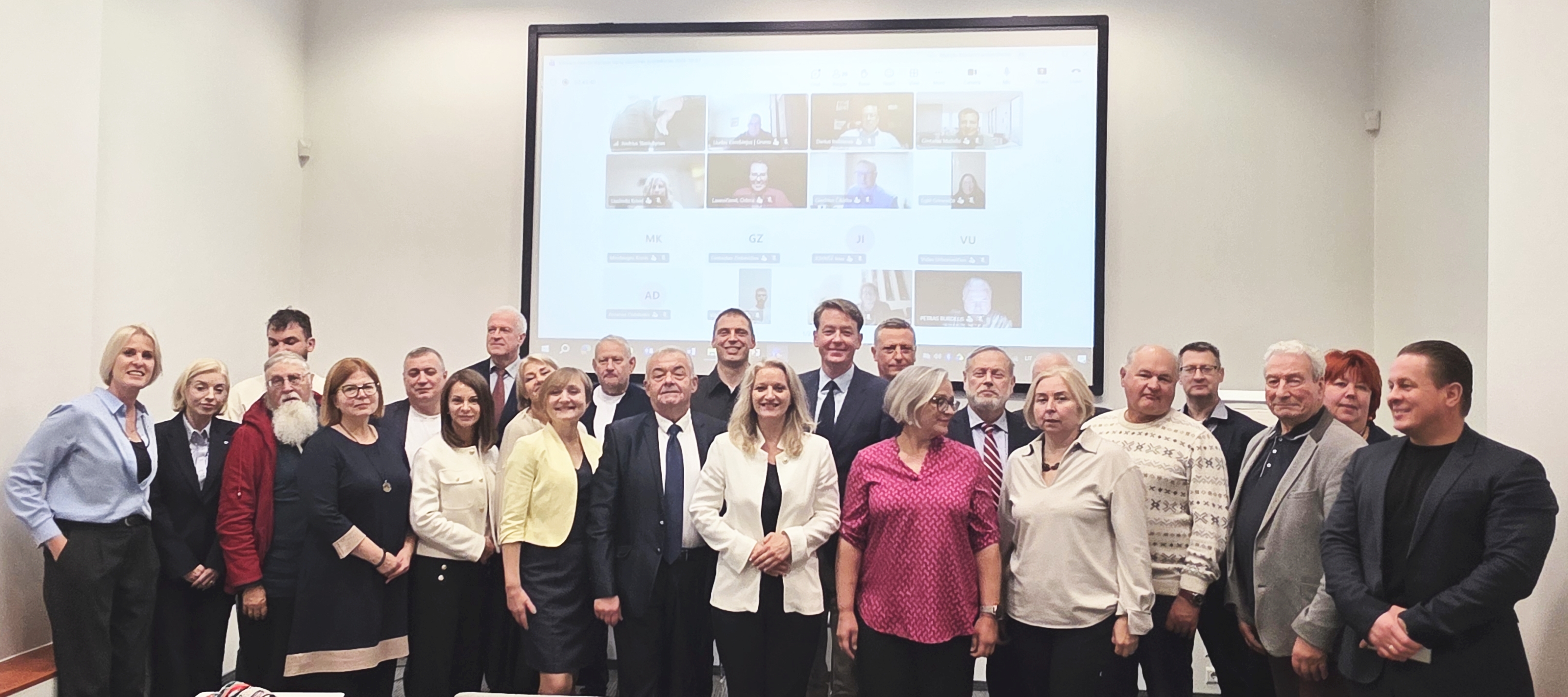 Demokratų sąjungos „Vardan Lietuvos“ Vilniaus miesto skyriaus nariai 2026 m. spalio 1 d. susirinkime.